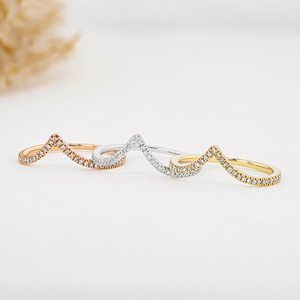 แหวนเพชรทองคำแท้รูปเชฟรอน: แหวนรูปตัว "V" แบบซ้อนได้ - Product Image 1