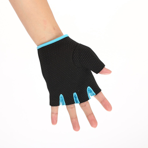 Vente en gros de gants de musculation unisexes en cuir respirant à demi-doigts avec logo personnalisé, haute qualité - Product Image 6