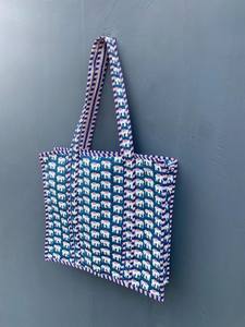 Bolso de mano portátil de algodón Kantha acolchado hecho a mano con cremallera, personalizable, grande, estilo bohemio, para playa, viaje, compras, con interior bordado - Product Image 6