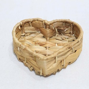 Panier de rangement en jacinthe d'eau écologique en forme de cœur, plateau cadeau décoratif, bol tressé à la main écologique - Product Image 1