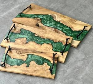 Plateau à fromage Live Edge en résine époxy noyer plateau de service poignées en métal cadeau de mariage personnalisé cadeau de pendaison de crémaillère - Product Image 5
