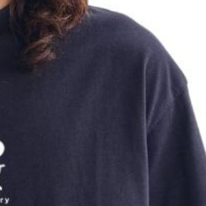 เสื้อยืดผู้ชายทรงหลวมแบบสบายๆ ผ้าฝ้ายระบายอากาศ คอกลม เรียบง่าย สำหรับแบรนด์ค้าปลีก สั่งผลิตจำนวนมาก รับผลิตแบบ OEM ODM - Product Image 6