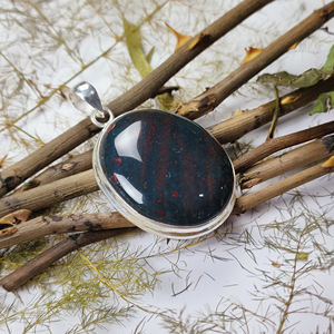 Colgante Cabujón Ovalado de Piedra Sanguínea al por Mayor en Plata de Ley 925 |   Joyería de Piedras Semipreciosas - Product Image 1