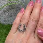 Bague fer à cheval minimaliste en argent sterling 925 massif avec diamant noir serti, faite à la main, pour femme, best-seller - Product Image 2