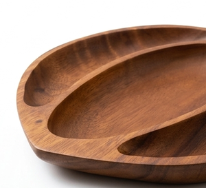 Plateau de service en bois en forme de feuille, design minimaliste fait main, finition polie, couleur marron, vaisselle et assiettes pour la maison, les mariages et les cadeaux - Product Image 2