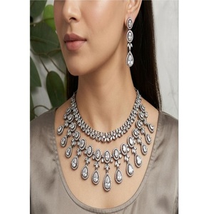 Parure Collier et Boucles d'Oreilles en Cristal Plaqué Argent pour Femme, Bijoux de Mariage Classiques, Design Goutte d'Eau Poire, Bijoux Fantaisie en Alliage - Product Image 1