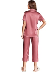 Pyjama en satin pour femmes avec logo personnalisé, ensemble de pyjama à manches courtes uni pour femmes - Product Image 3