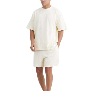 Nuevas Llegadas 2026 Conjuntos de Camiseta y Pantalones Cortos de Algodón con Estampado Puff para Hombre, Conjuntos de Verano para Hombre con Logotipo Personalizado - Product Image 1
