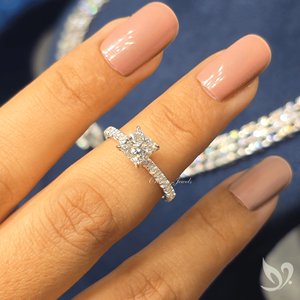 Anillo de compromiso de oro macizo de 10K con halo oculto y diamante de laboratorio de corte princesa de 1 quilate - Product Image 4