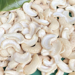 เม็ดมะม่วงหิมพานต์ W240 จากโรงงานโดยตรง เม็ดมะม่วงหิมพานต์แบบขายส่ง บรรจุภัณฑ์ตามสั่ง จากซานติโก - Product Image 1