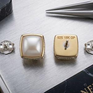 Boucles d'oreilles clous élégantes en argent sterling 925 plaqué or 18 carats avec perles naturelles blanches CZ de 10 mm – Cadeau pour elle - Product Image 2