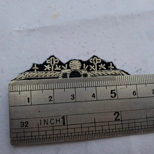 Parches bordados a mano de polilla con hilo de oro y plata - Broche de escarabajo alado con hilo de seda dorado y plateado - Bordado de insectos 3D de lujo - Product Image 1