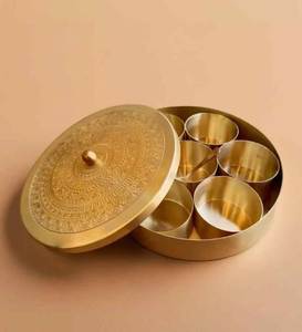 Boîte à épices en laiton avec couvercle motif paon, plusieurs compartiments intérieurs, récipient traditionnel indien pour masala, compatible lave-vaisselle et four - Product Image 2