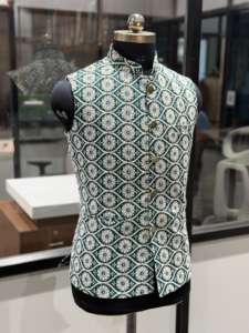 Abrigo de Hombre Moderno y Elegante con Bordado y Lentejuelas, Ideal para Fiestas de Noche, Disponible a Precio de Exportación - Product Image 2