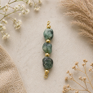 Collar de tres esmeraldas en bruto con cadena de cable chapada en oro, hecho a mano, con piedra de nacimiento, regalo de joyería para mujer, esposa, novia - Product Image 3