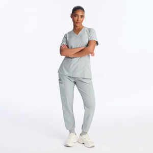 Ensemble de blouses médicales gris clair pour femmes, haut à col en V avec poches et pantalon cargo, uniformes d'hôpital, tissu tissé en coton et polyester - Product Image 1