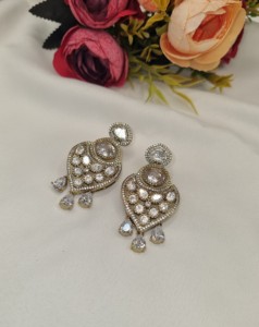 Boucles d'oreilles pendantes délicates en pierres Kundan non taillées et diamants américains, style ethnique Kundan, avec pierres précieuses, pour femme, vente en gros - Product Image 2