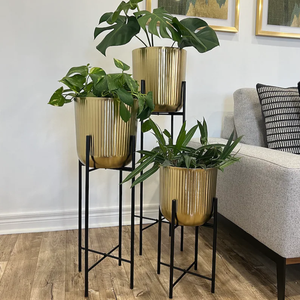 Pots à fleurs côtelés dorés, jardinières métalliques avec support, décoration intérieure pour plantes à feuilles larges - Product Image 1