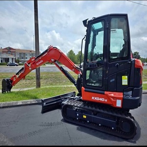 Excavadora compacta Kubota KX040-5 con motor Perkins diseñada para un rendimiento duradero - Product Image 1