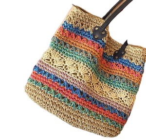 Radiar alegría pura en tu próxima vacaciones con este divertido bolso de hilo natural que presenta una mezcla de colores brillantes y encanto. - Product Image 2