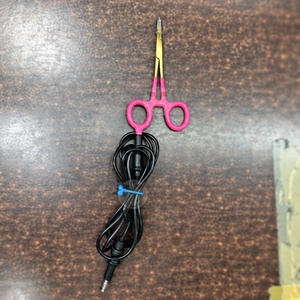 Pinzas de Bloqueo Hemostáticas Multicolores con Base Dorada, Herramienta de Soldadura de Joyería Permanente de Alta Calidad, 5 Pulgadas / Personalizable - Product Image 2