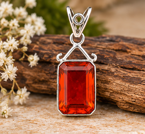 Pendentif en quartz rubis avec grande pierre rouge rectangulaire et attache décorative en argent pour bijoux féminins - Product Image 6
