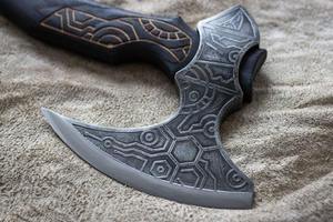 Hache Tomahawk Premium Viking Industrielle en Acier à Haute Teneur en Carbone avec Manche en Bois de Rose de Haute Qualité pour le Camping et le Bricolage - Jahangir Enterprise - Product Image 2