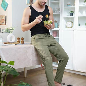 Pantalon de sport léger en tissu extensible conçu pour la course à pied, la gym, les entraînements et la remise en forme - Product Image 2