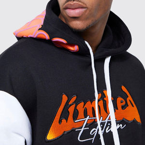 Ensemble de survêtement décontracté pour homme, sweat-shirt à capuche et pantalon de jogging, couleur noire avec motifs graphiques - Product Image 5