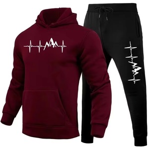Ensemble survêtement décontracté pour homme : sweat à capuche bordeaux et pantalon de jogging noir, imprimé Cœur de Montagne, longueur intégrale, en coton respirant - Product Image 1