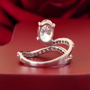 Anillo de Compromiso de Oro de 14K con Diamante Cultivado en Laboratorio de 1.51 CT, Corte Ovalado, VVS2-VVS1, con Banda Pavé - Product Image 4