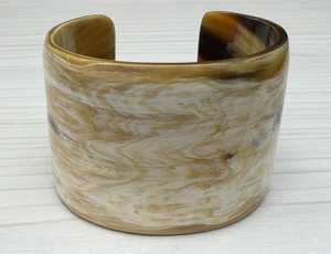 Bracelet manchette en corne de vache MN EXPORTS, fait main, poli, imitation perle, pour femme, moderne, chrétien, écologique, cadeau de mariage - Product Image 1