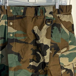 Kilt traditionnel robuste en coton camouflage avec poches cargo plissées à l'arrière - Product Image 5