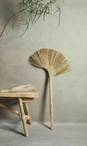 Escoba de Hierba Natural Moderna Hecha en Vietnam SEAPEARLS SS01 con Cerdas Suaves para una Limpieza del Hogar Fácil - Product Image 2