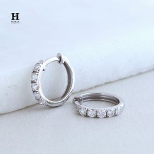 Clásicos Pendientes de Aro Huggie de Eternit con Diamantes Redondos de 14K y Engaste Compartido, Pequeños Aros para Mujer, Joyería Fina - Product Image 2