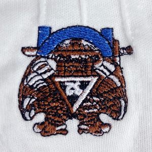 Gants blancs maçonniques du Rite écossais de 32e degré en polyester avec emblème d'aigle classique - Product Image 2