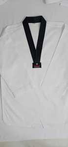 Traje de compresión transpirable y duradero para taekwondo femenino, de corte atlético con logo frontal, ideal para competición y entrenamiento. - Product Image 3