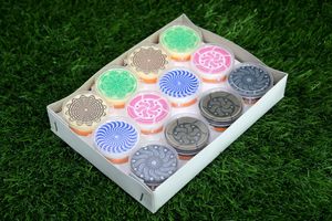 Ensemble de sous-verres en plastique imprimés modernes avec des motifs hypnotiques colorés pour une utilisation en intérieur et en extérieur - Product Image 4