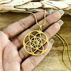 สร้อยคอทองเหลืองดีไซน์ฮิปฮอป โบโฮ ลายดอกไม้ สไตล์จิตวิญญาณ ชุบทอง 18k ลายเรขาคณิตศักดิ์สิทธิ์ สำหรับผู้หญิง ขายส่ง OEM ODM - Product Image 1