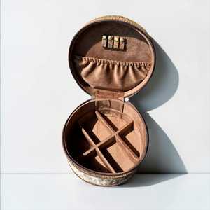 Vintage Tooled <b>Leather</b> <b>Jewelry</b> Case with Cowhide Pattern Zipper Closure Durable Storage <b>Box</b> - Product Image 2
