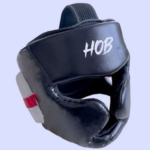 Protector de Cabeza para Boxeo HOB, de Piel Sintética PU, Rojo y Negro, Unisex, 7 Ventilaciones, Opción de Logotipo Personalizado, Cierre de Velcro - Product Image 2