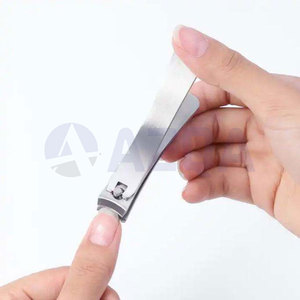 Coupe-ongles en acier inoxydable avec bord de coupe tranchant et poignée incurvée pour manucure, pédicure et soins des ongles professionnels - Product Image 4