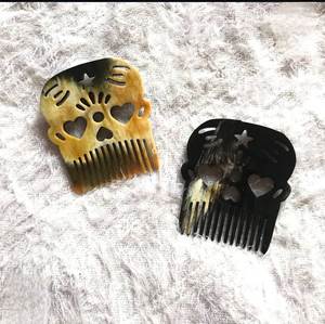 Peine de cuerno natural de alta calidad con dientes largos para el cuidado del cabello y peinado elegante, ideal para el tocador y decoración del hogar al mejor precio. - Product Image 6