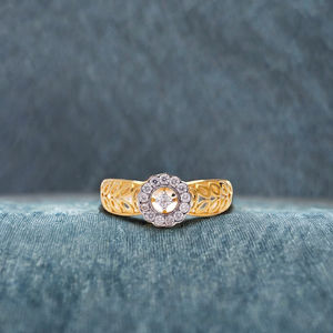 แหวนหมั้นลายใบไม้สีทอง |   แหวนผู้หญิงดีไซน์เถาวัลย์โปร่งประดับเพชร CZ แบบสามแถว - Product Image 3
