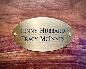 ป้ายชื่อทองเหลืองขัดเงาแบบกำหนดเอง รูปทรงวงรี พร้อมรูสำหรับยึดสกรู ป้ายสลักชื่อส่วนตัวสำหรับเฟอร์นิเจอร์ ของขวัญ และอนุสรณ์ - Product Image 2