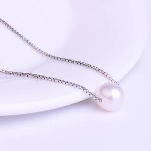 Collar de Perlas de Agua Dulce Clásico para Mujer con Cadena Ajustable de Clavícula con Diseño de Camelia, Redondo, Ligero y Elegante - Product Image 5