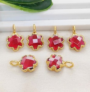 จี้รูปดอกโคลเวอร์ประดับพลอยรูเบไลต์ขนาด 10 มม. ชุบทอง สำหรับทำเครื่องประดับ ขายส่ง - Product Image 1