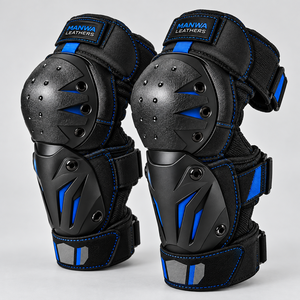 Genouillères réglables Manwa Leathers avec protection rigide, respirantes et offrant un soutien optimal. - Product Image 2
