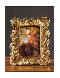 Cadre photo personnalisé moderne et minimaliste en métal Texture feuille créative de luxe légère avec finition dorée pour photos de mariage - Product Image 3