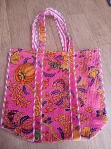 Bolsos de mano acolchados de terciopelo estampado, bolsos acolchados de terciopelo con estampado indio a mano. - Product Image 4